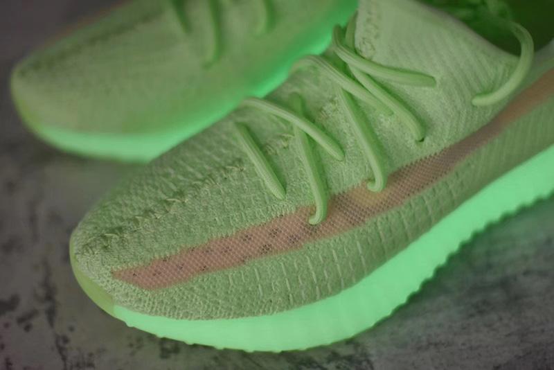 Yeezy Boost 350 V2 Glow in the Dark Perfect Quality Released