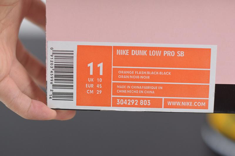 Dunk Low Pro SB Raygun Orange Flash Black 304292-803